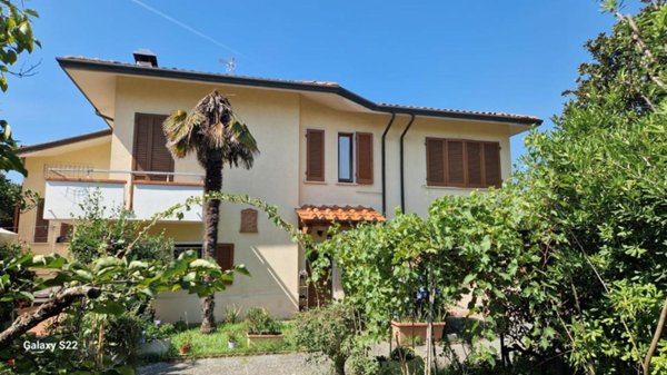 casa indipendente in vendita a Viareggio in zona Torre del Lago
