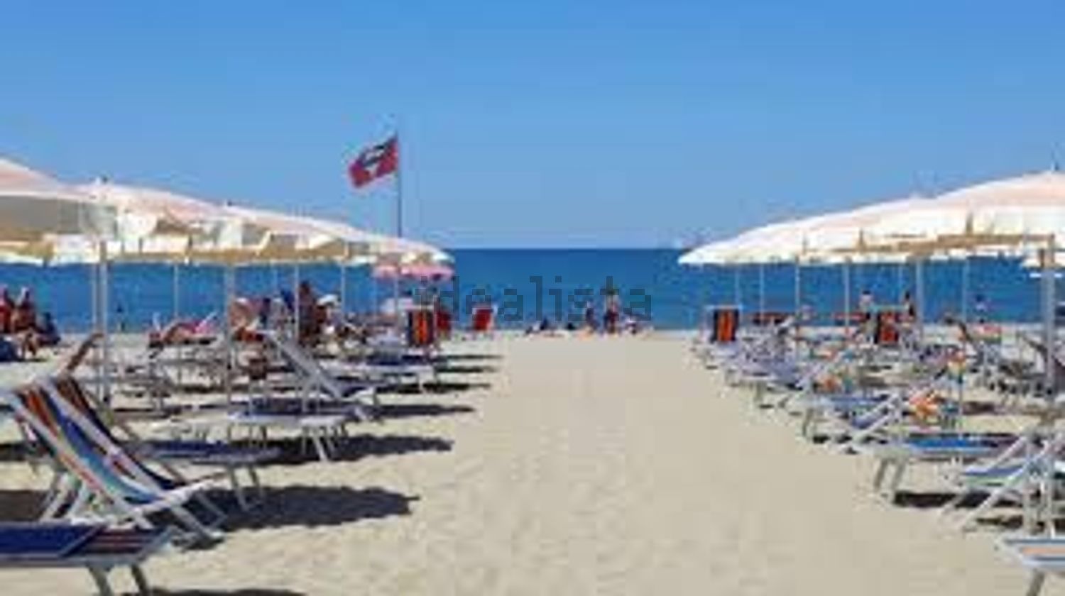 negozio in vendita a Viareggio in zona Centro Storico