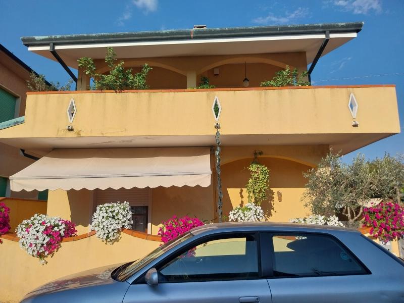 casa indipendente in vendita a Viareggio in zona Migliarina