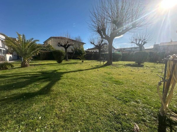 appartamento in vendita a Viareggio in zona Campo d'Aviazione