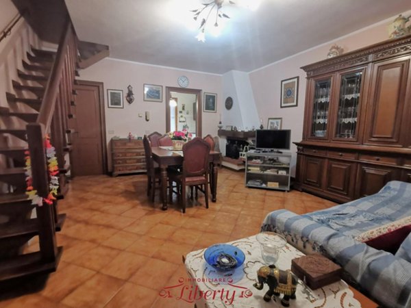 casa indipendente in vendita a Viareggio