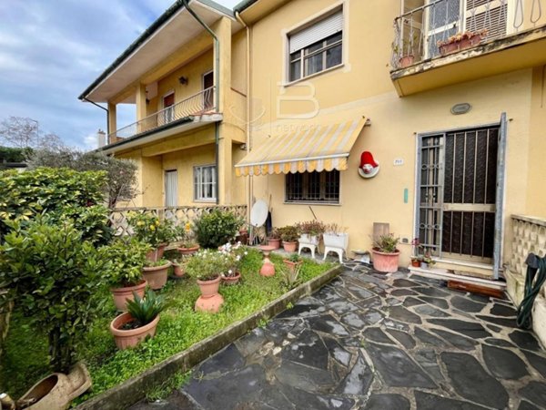 appartamento in vendita a Viareggio in zona Migliarina