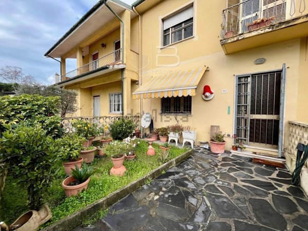 appartamento in vendita a Viareggio in zona Centro Storico