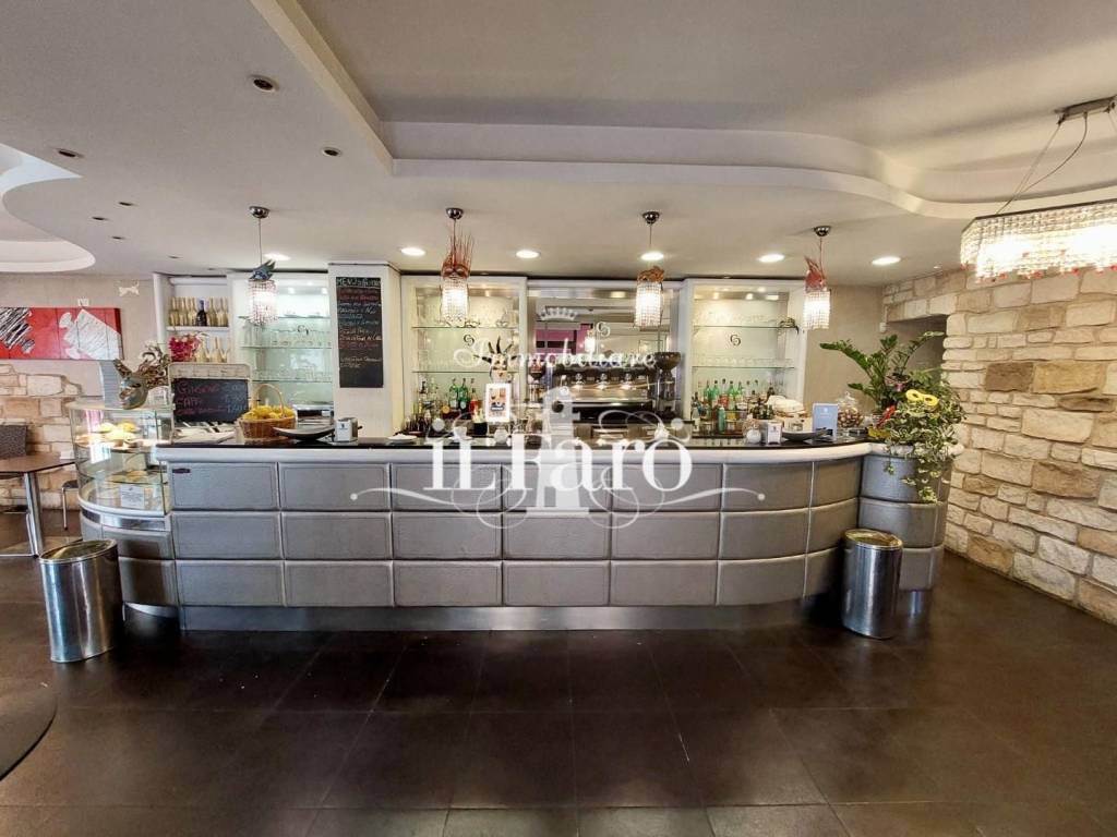 negozio in vendita a Viareggio in zona Centro Storico