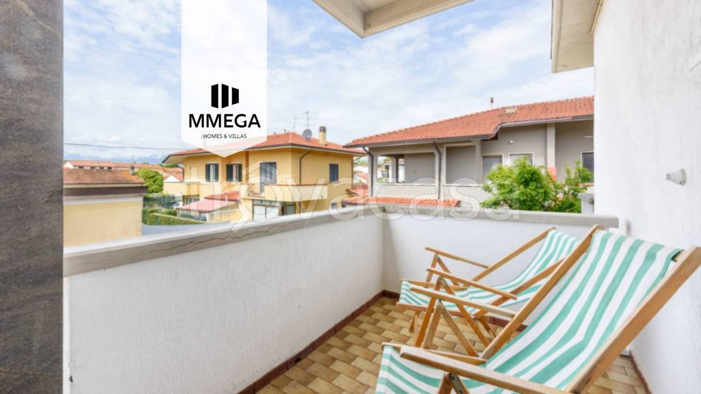 appartamento in vendita a Viareggio in zona Torre del Lago