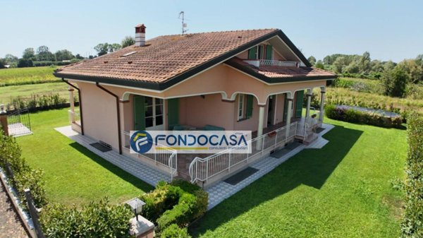 casa indipendente in vendita a Viareggio