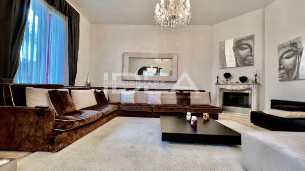 casa indipendente in vendita a Viareggio