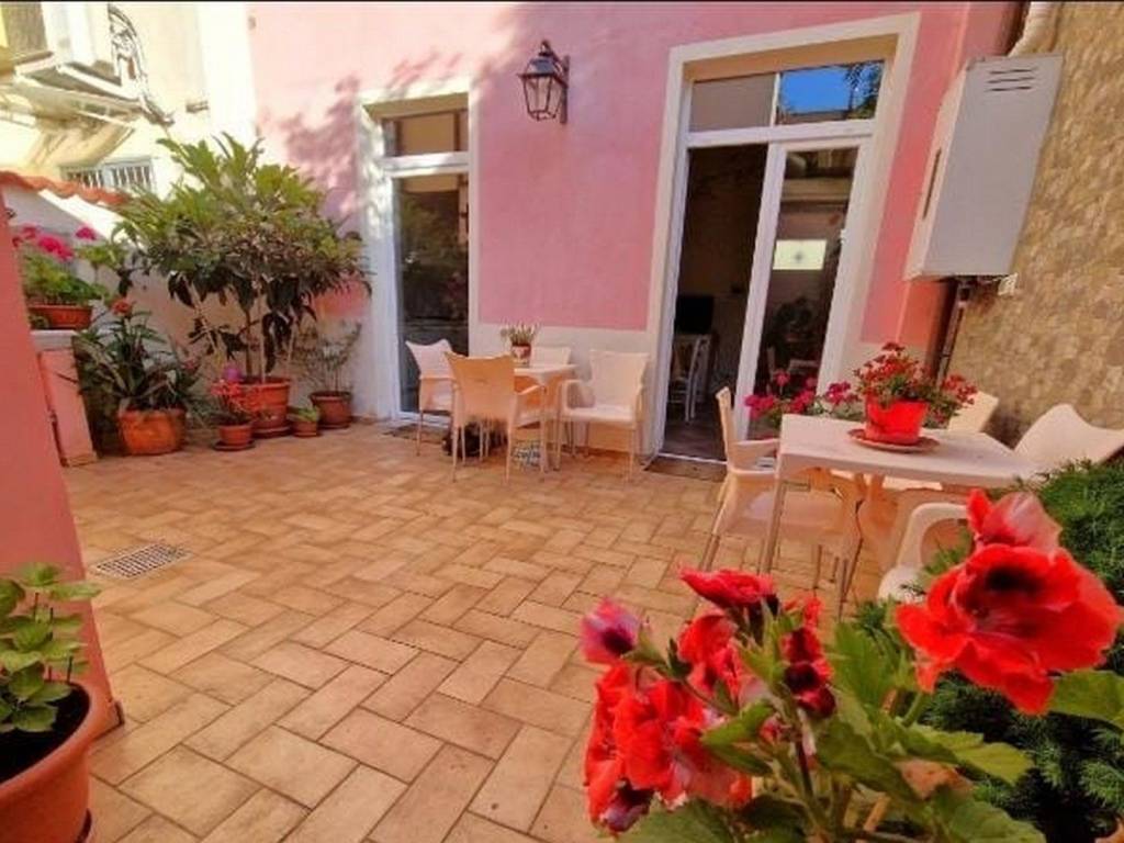 casa indipendente in vendita a Viareggio in zona Centro Storico