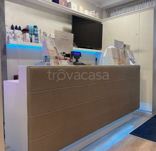 negozio in vendita a Viareggio in zona Centro Storico