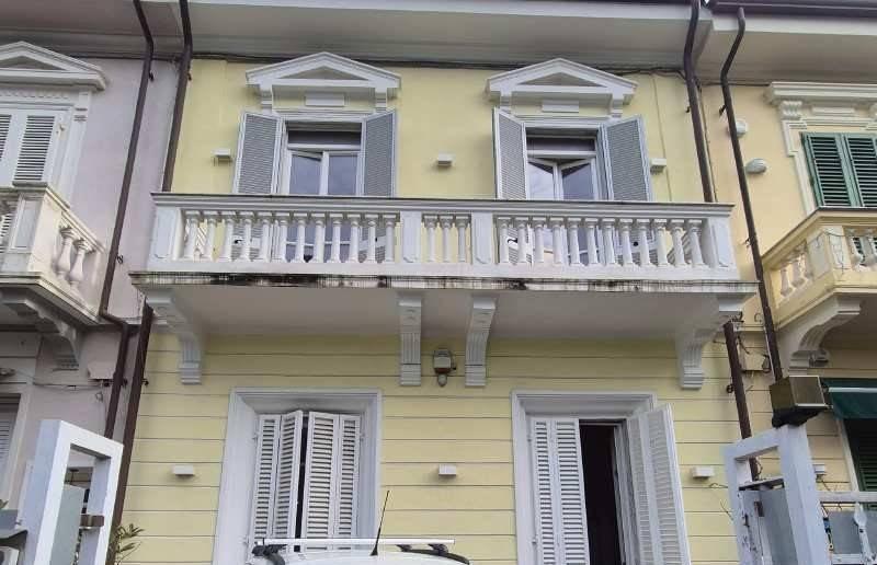 casa indipendente in vendita a Viareggio