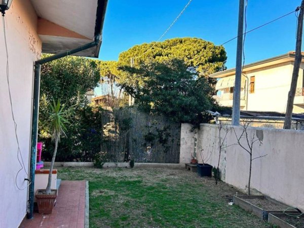 casa indipendente in vendita a Viareggio in zona Centro Storico