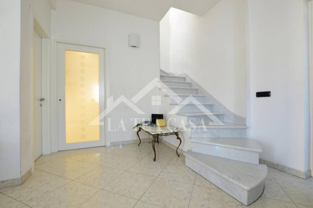 casa indipendente in vendita a Viareggio