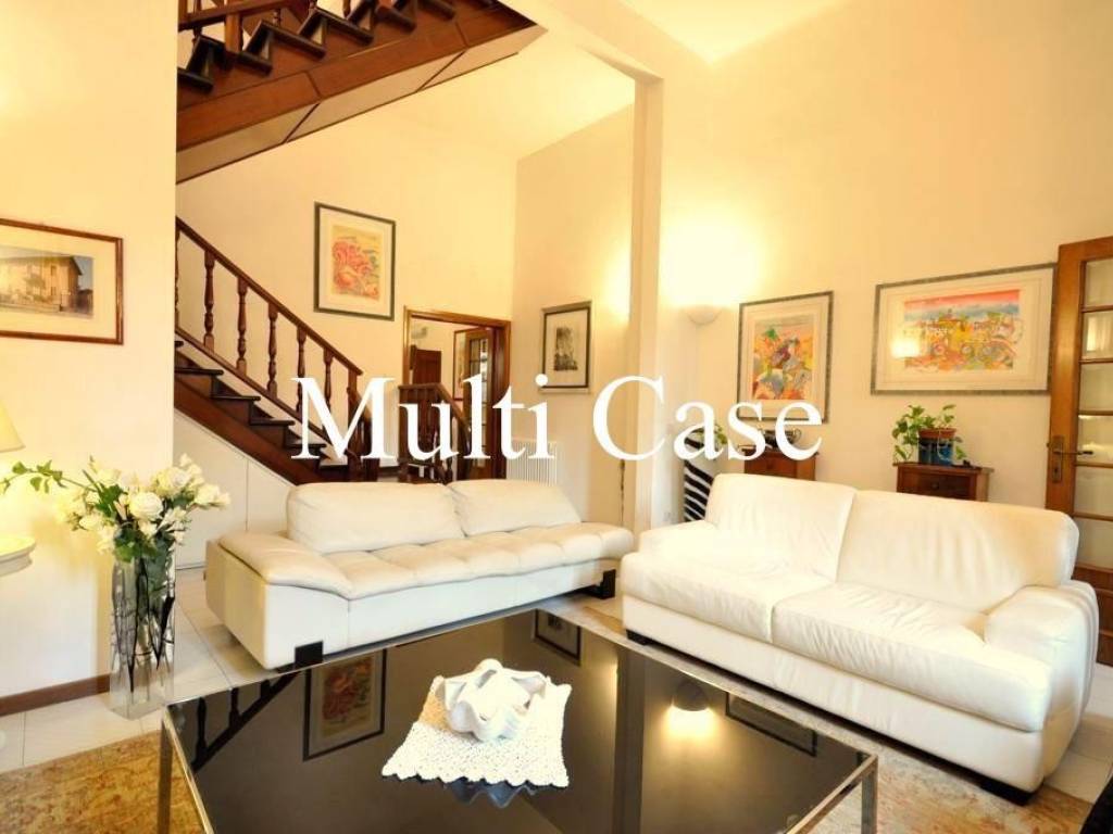 casa indipendente in vendita a Viareggio