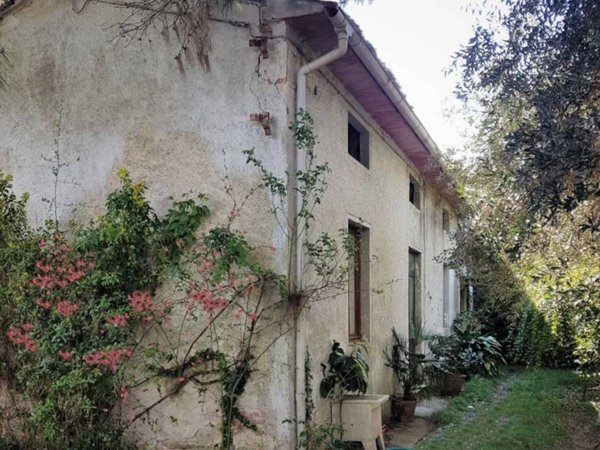casale in vendita a Viareggio in zona Migliarina