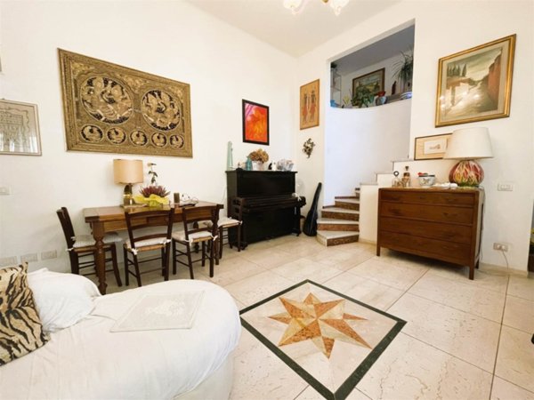 casa indipendente in vendita a Viareggio
