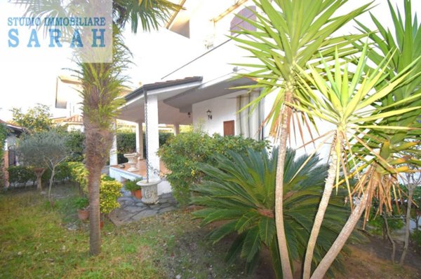 casa indipendente in vendita a Viareggio in zona Torre del Lago