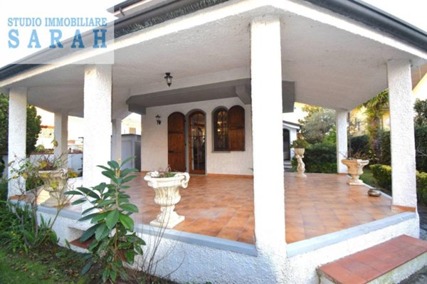casa indipendente in vendita a Viareggio in zona Torre del Lago