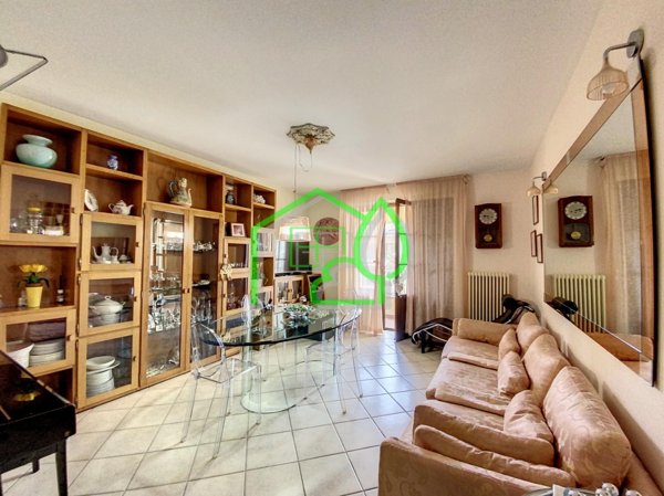 casa indipendente in vendita a Viareggio
