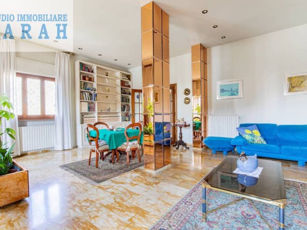 casa indipendente in vendita a Viareggio