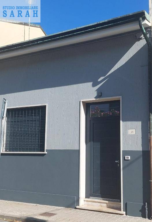 casa indipendente in vendita a Viareggio in zona Centro Storico