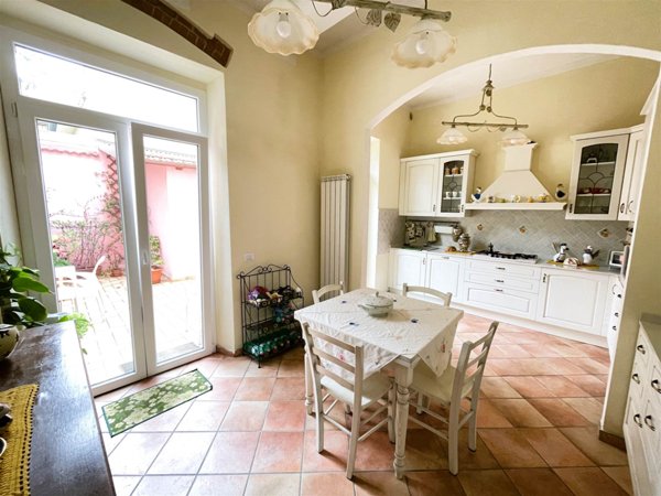 casa indipendente in vendita a Viareggio in zona Centro Storico