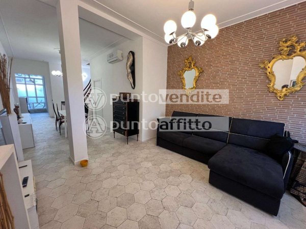 casa indipendente in vendita a Viareggio
