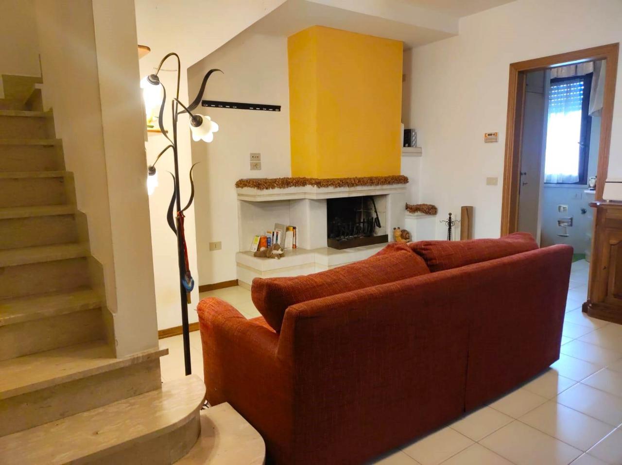 casa indipendente in vendita a Viareggio in zona Torre del Lago