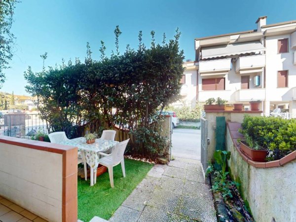 casa indipendente in vendita a Viareggio in zona Torre del Lago