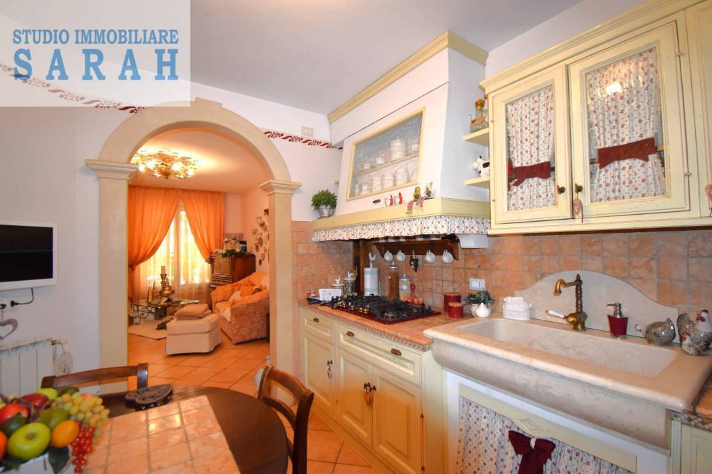 casa indipendente in vendita a Viareggio in zona Campo d'Aviazione