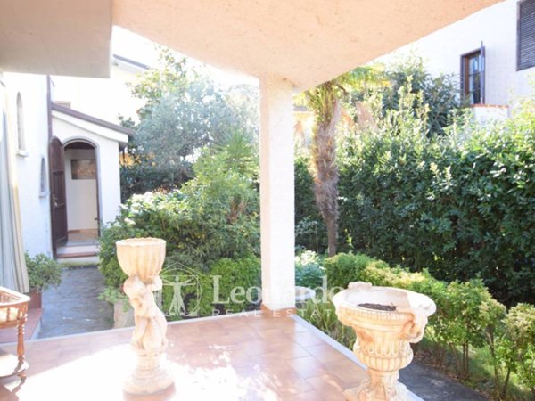 casa indipendente in vendita a Viareggio in zona Torre del Lago