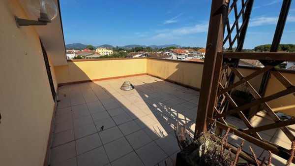 appartamento in vendita a Viareggio in zona Campo d'Aviazione