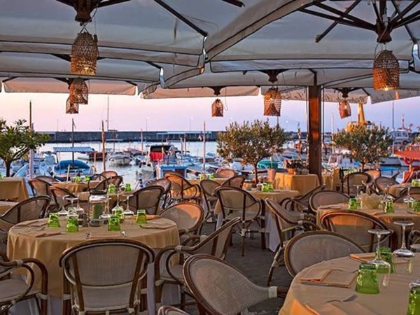 intera palazzina in vendita a Viareggio in zona Torre del Lago