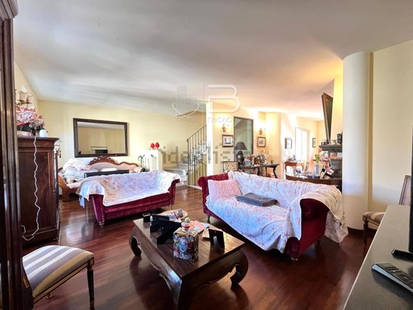 casa indipendente in vendita a Viareggio