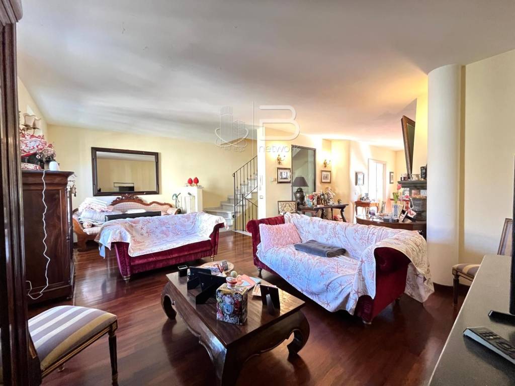 casa indipendente in vendita a Viareggio