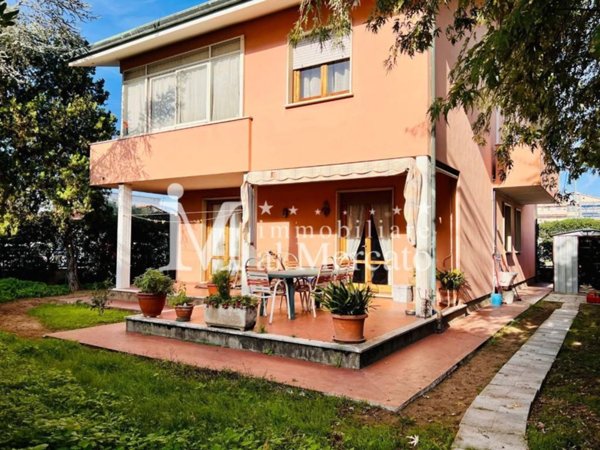 appartamento in vendita a Viareggio in zona Marco Polo