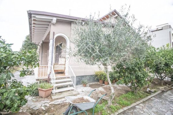 casa indipendente in vendita a Viareggio in zona Campo d'Aviazione