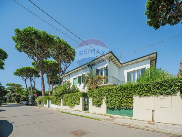 villa in vendita a Viareggio in zona Don Bosco