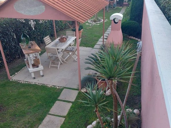 casa indipendente in vendita a Viareggio in zona Torre del Lago