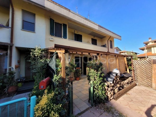 casa indipendente in vendita a Viareggio in zona Torre del Lago