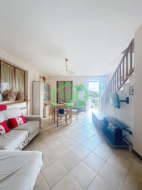 casa indipendente in vendita a Viareggio