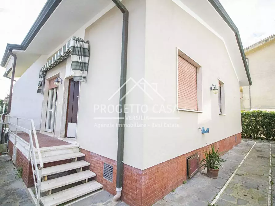 casa indipendente in vendita a Viareggio in zona Torre del Lago