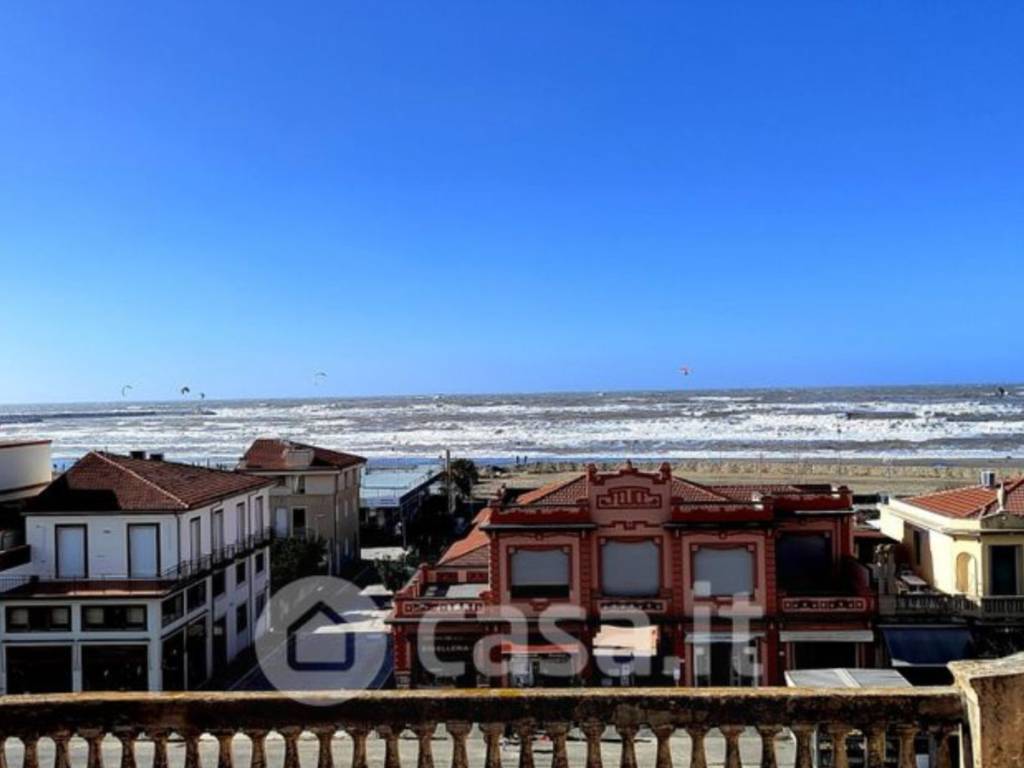 casa indipendente in vendita a Viareggio