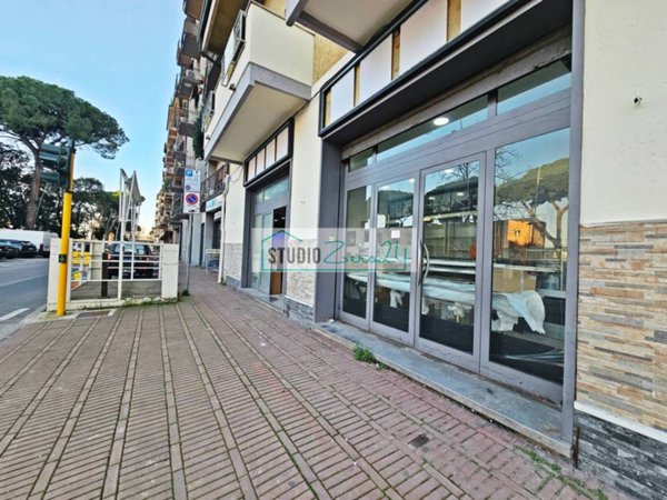 locale commerciale in vendita a Viareggio in zona Centro Storico