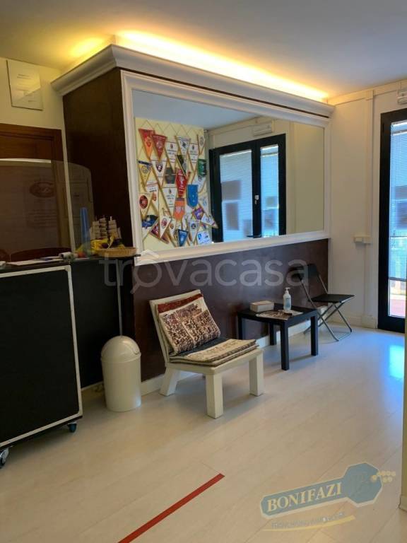 locale commerciale in vendita a Viareggio in zona Torre del Lago