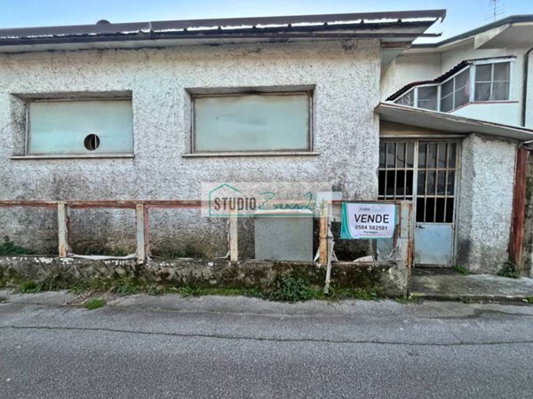 locale di sgombero in vendita a Viareggio in zona Torre del Lago