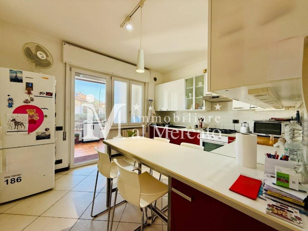 casa indipendente in vendita a Viareggio in zona Torre del Lago