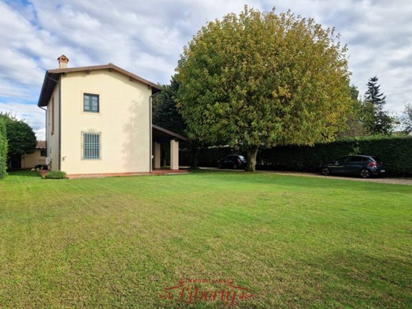 casa indipendente in vendita a Viareggio in zona Torre del Lago