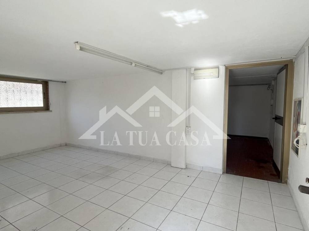 locale di sgombero in vendita a Viareggio in zona Campo d'Aviazione