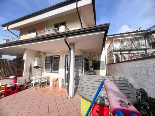 casa indipendente in vendita a Viareggio in zona Torre del Lago