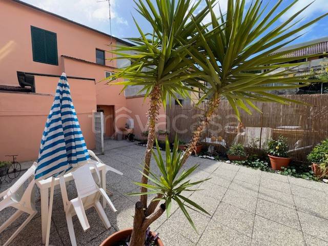 casa indipendente in vendita a Viareggio
